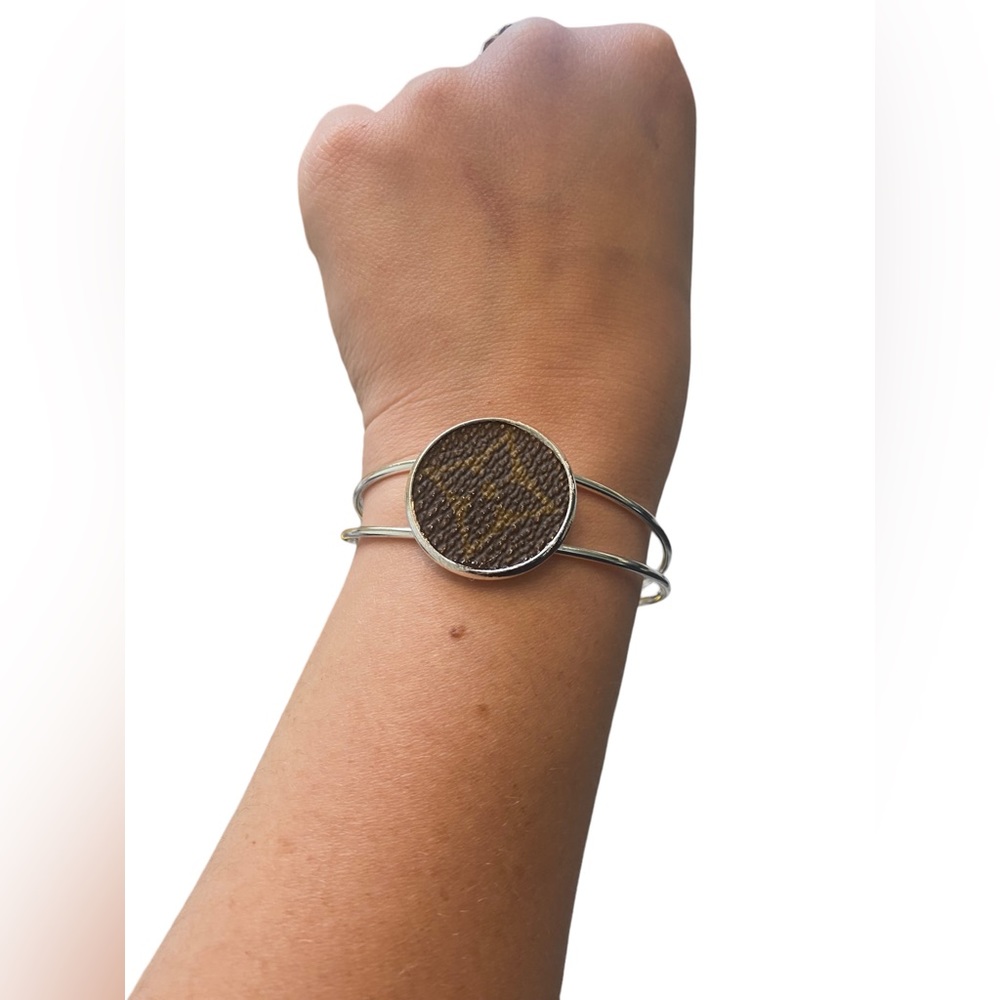 Leather and silver bracelet